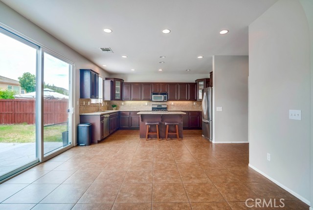 Detail Gallery Image 7 of 54 For 29132 Springshores Dr, Menifee,  CA 92585 - 4 Beds | 2/1 Baths