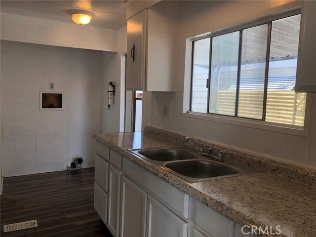 Detail Gallery Image 7 of 21 For 12550 E Carson St #120,  Hawaiian Gardens,  CA 90716 - 2 Beds | 1/1 Baths