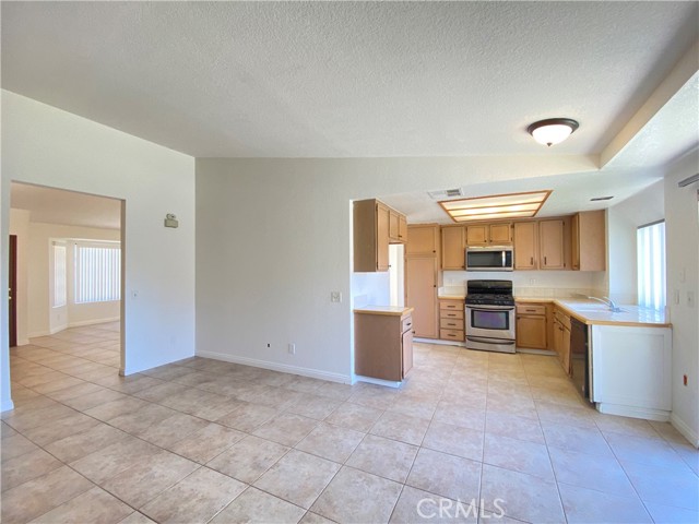 Detail Gallery Image 7 of 15 For 24372 Rimview Rd, Moreno Valley,  CA 92557 - 3 Beds | 2 Baths