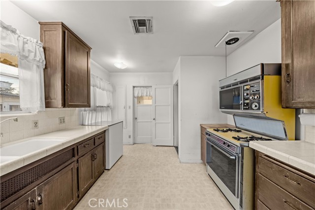 Detail Gallery Image 7 of 27 For 1905 Kenneth Way, Pasadena,  CA 91103 - 3 Beds | 1/1 Baths