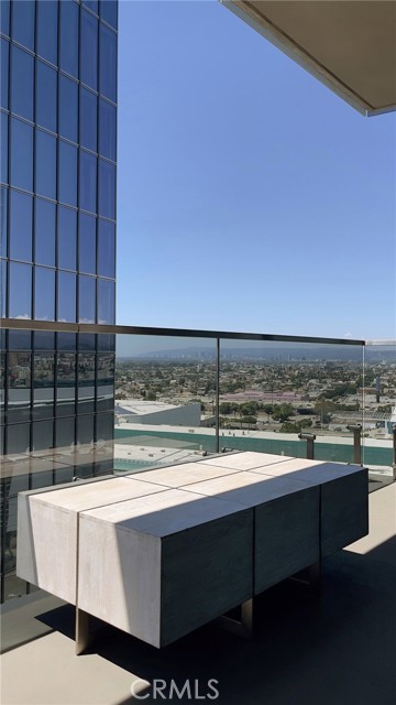1200 Figueroa, Los Angeles CA: https://media.crmls.org/medias/efddce55-0e5e-4649-a646-68b2c40c46db.jpg