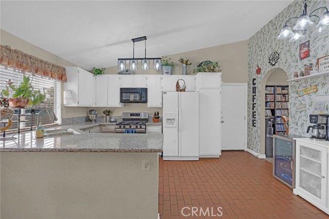 11359 Courtside, Victorville CA: https://media.crmls.org/medias/efddcfcb-89de-4799-88f0-cb63d50b96b1.jpg