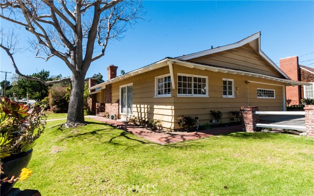 1701 Poinsettia Avenue, Manhattan Beach, California 90266, 3 Bedrooms Bedrooms, ,3 BathroomsBathrooms,Residential,Sold,Poinsettia,SB17048010