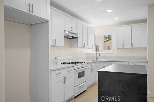 8302 Webb Avenue, Sun Valley CA: https://media.crmls.org/medias/efde2ed9-bf64-491b-9367-45a94e0f04bb.jpg