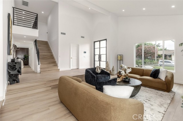 17101 Dearborn Street, Northridge CA: https://media.crmls.org/medias/efdedc67-8fc2-4a76-a743-77c598220ef5.jpg