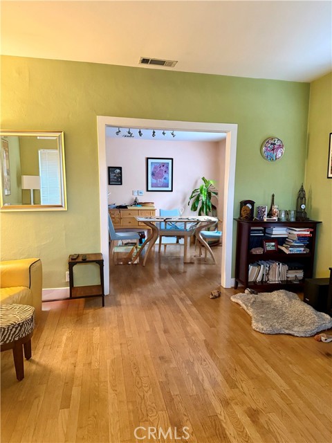 Detail Gallery Image 8 of 30 For 1607 Glenwood, Glendale,  CA 91201 - 2 Beds | 1 Baths