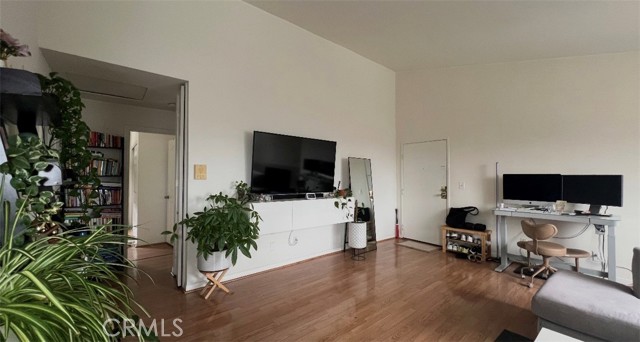 Detail Gallery Image 3 of 15 For 1143 Wilcox Pl, Hollywood,  CA 90038 - 1 Beds | 2 Baths