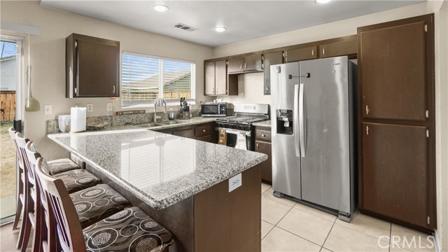 Detail Gallery Image 12 of 28 For 15460 Guava, Victorville,  CA 92394 - 4 Beds | 2 Baths
