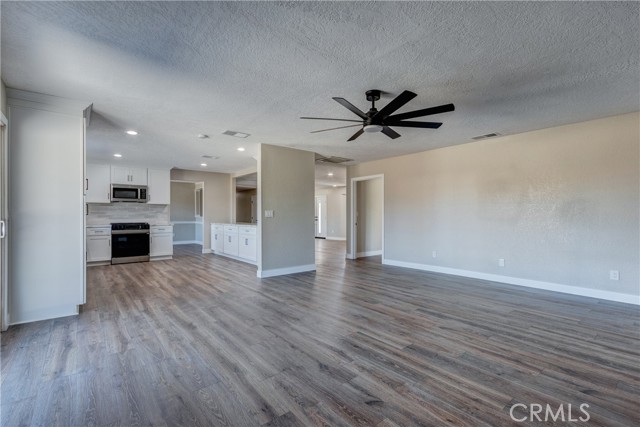 Detail Gallery Image 20 of 62 For 6572 Merced, Oak Hills,  CA 92344 - 4 Beds | 3 Baths