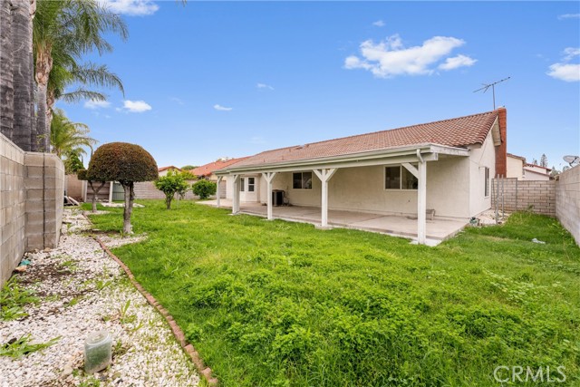 343 W Orchard Street, Rialto CA: https://media.crmls.org/medias/efe1055d-9ba5-4677-9b41-b998c763f360.jpg