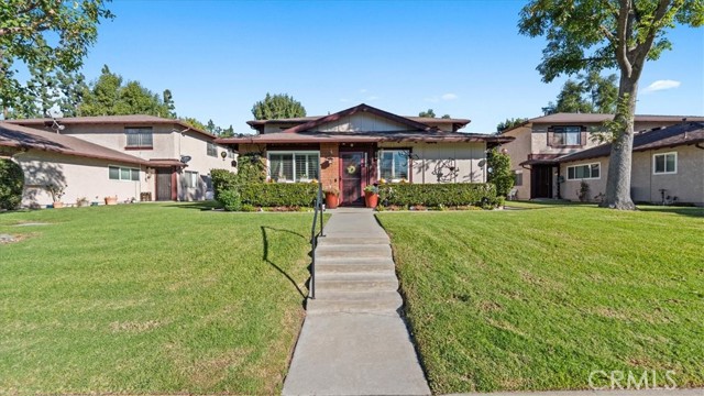 Detail Gallery Image 2 of 26 For 1149 W Calle De La Luna #1,  Azusa,  CA 91702 - 2 Beds | 1 Baths