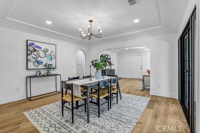 2327 Bonnie Brae, Santa Ana CA: https://media.crmls.org/medias/efe146d4-dc49-4f25-8899-adcf1bd46fa0.jpg