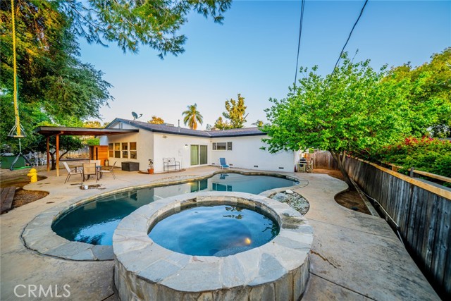 533 Via Vista Dr, Redlands CA: https://media.crmls.org/medias/efe15f88-f929-47a5-bf98-b4bc55695e7b.jpg