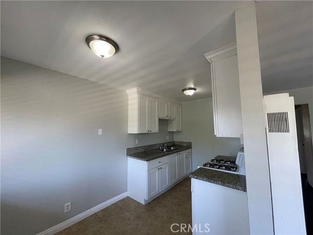 Detail Gallery Image 4 of 14 For 383 Orchid Ln #R,  Pomona,  CA 91766 - 3 Beds | 1 Baths