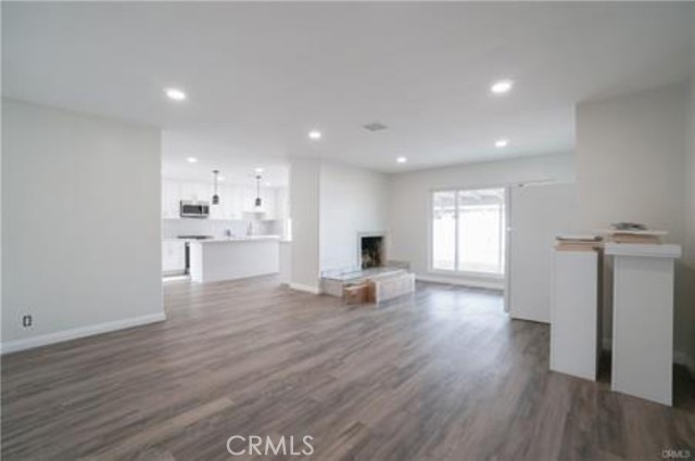 Detail Gallery Image 11 of 32 For 17023 Burton, Van Nuys,  CA 91406 - 4 Beds | 2 Baths