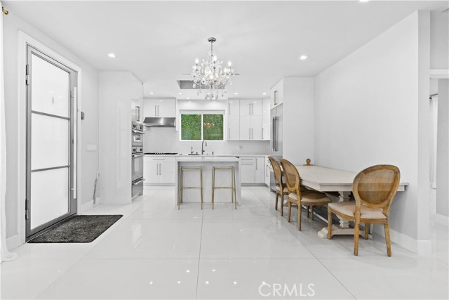 Detail Gallery Image 4 of 24 For 3461 Mary Ann a,  La Crescenta,  CA 91214 - 2 Beds | 2 Baths