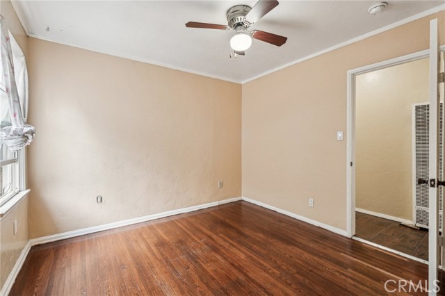 124 W 110th Street, Los Angeles CA: https://media.crmls.org/medias/efe35c39-e383-46fe-9474-92762d535d46.jpg