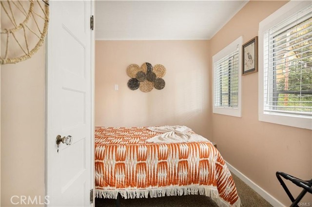 25576 Hi Lane, Twin Peaks CA: https://media.crmls.org/medias/efe370cd-6d65-4ffd-8c70-e1f9c859f372.jpg
