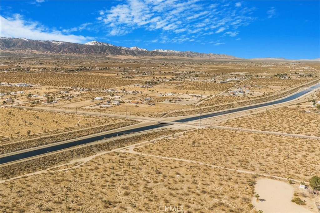 https://media.crmls.org/medias/efe3b106-6fce-45cc-a980-87cb6b66c9fb.jpg?preset=X-Large
