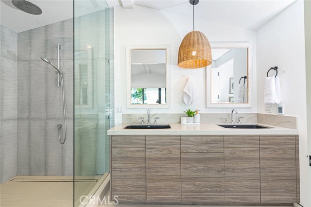 1034 W Balboa Boulevard, Newport Beach CA: https://media.crmls.org/medias/efe3de49-1bba-4fe1-b45e-9aea9c4f830d.jpg