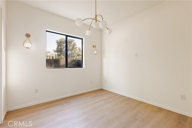 Detail Gallery Image 23 of 28 For 17852 Saticoy St, Reseda,  CA 91335 - 4 Beds | 3/1 Baths