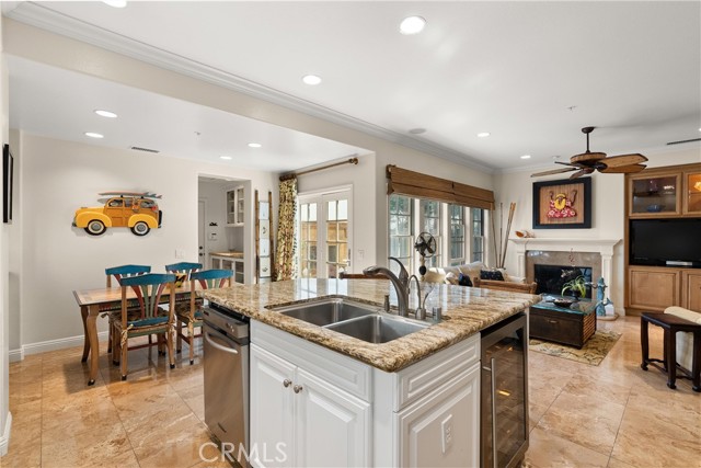 Detail Gallery Image 9 of 22 For 2501 Bungalow Pl #1,  Corona Del Mar,  CA 92625 - 2 Beds | 2/1 Baths