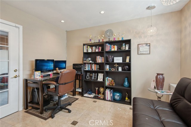 Image 18 of 52 For 12268 Samoline Avenue