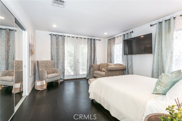 Detail Gallery Image 15 of 29 For 5825 Fulton Ave, Valley Glen,  CA 91401 - 3 Beds | 3 Baths