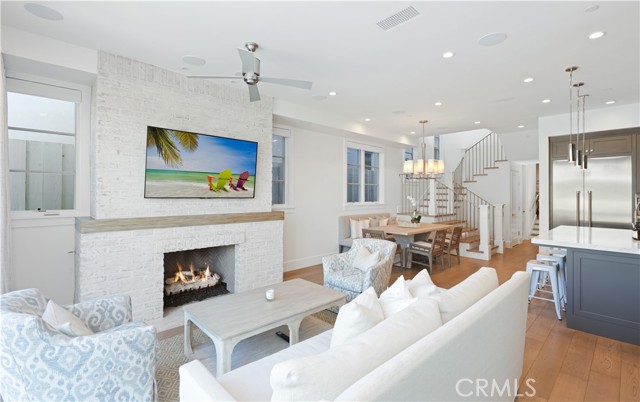 Detail Gallery Image 3 of 42 For 708 Heliotrope, Corona Del Mar,  CA 92625 - 3 Beds | 3 Baths