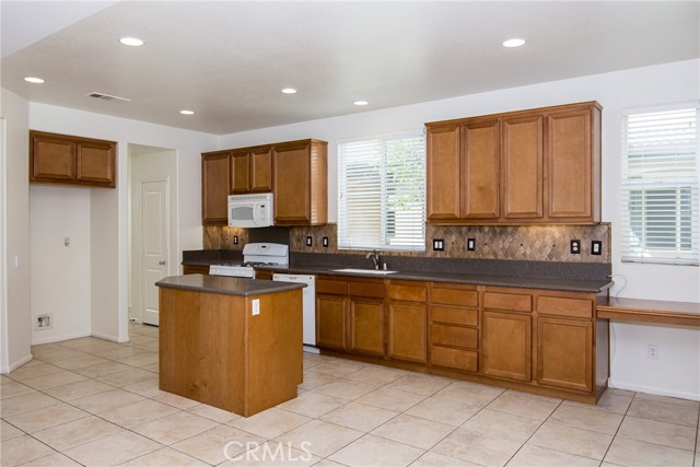 Detail Gallery Image 18 of 75 For 22319 Yorke Rd, Moreno Valley,  CA 92553 - 3 Beds | 3/1 Baths