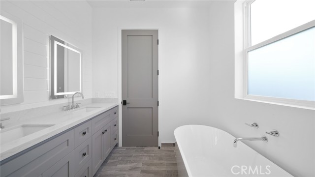 2421 Voorhees Avenue, Redondo Beach, California 90278, 4 Bedrooms Bedrooms, ,4 BathroomsBathrooms,Residential,Sold,Voorhees,PV21128390