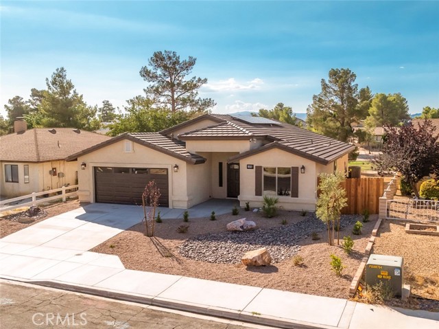 13835 Burning Tree Drive, Victorville CA: https://media.crmls.org/medias/efe664a2-d1f9-4d3b-8aae-928f6e82f14a.jpg