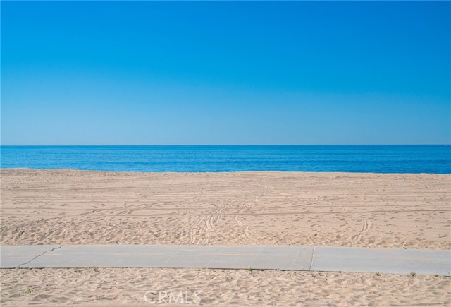 1 Bed Home for Sale in Playa del Rey, California