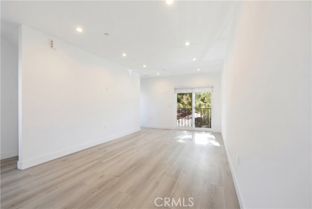 Detail Gallery Image 8 of 18 For 21721 Hart, Canoga Park,  CA 91303 - 3 Beds | 2 Baths