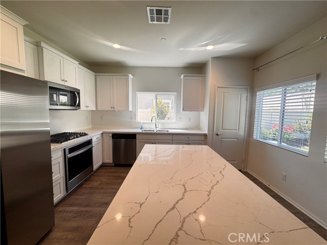 24054 Kerrigan Drive, Menifee CA: https://media.crmls.org/medias/efe70bde-e3fd-4761-89d7-a7a9abdc46b5.jpg