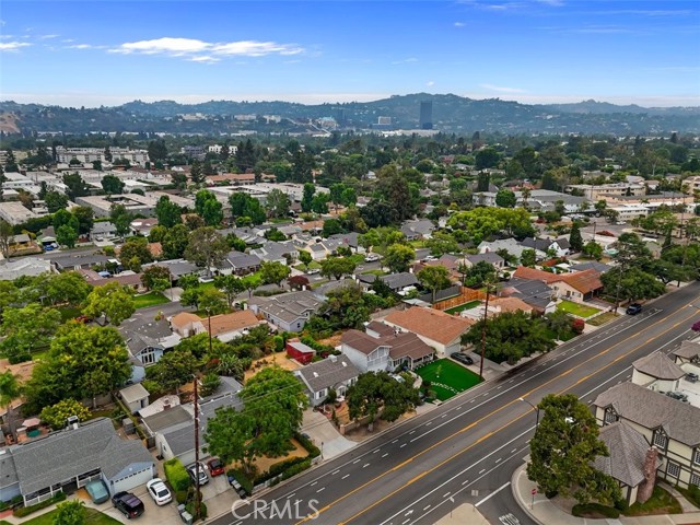 4306 W Verdugo Ave, Burbank CA: https://media.crmls.org/medias/efe7b1f4-0f3f-4e92-bacc-892b03ade327.jpg