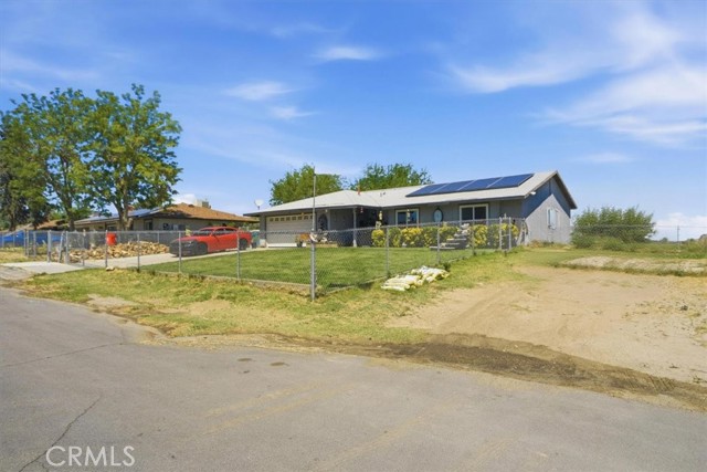 15235 Newmont, Lancaster CA: https://media.crmls.org/medias/efe8cd10-755a-4f69-a43c-7b6bf0d2dacf.jpg