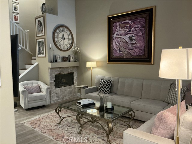 Detail Gallery Image 14 of 44 For 508 Bannister Way #B,  Simi Valley,  CA 93065 - 3 Beds | 2/1 Baths