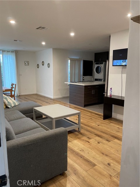 6529 Aura Avenue, Reseda CA: https://media.crmls.org/medias/efeb8d5d-6199-4a4e-b3f9-fa31b5153936.jpg