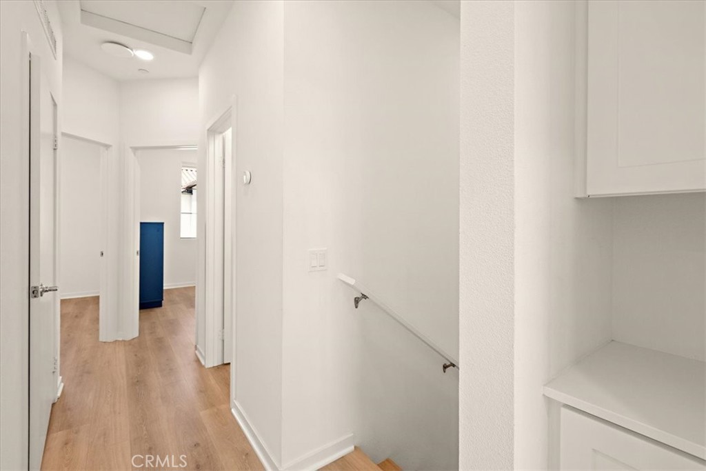 https://media.crmls.org/medias/efecf60f-b45c-4878-bd83-ec1a6babf8ce.jpg?preset=X-Large