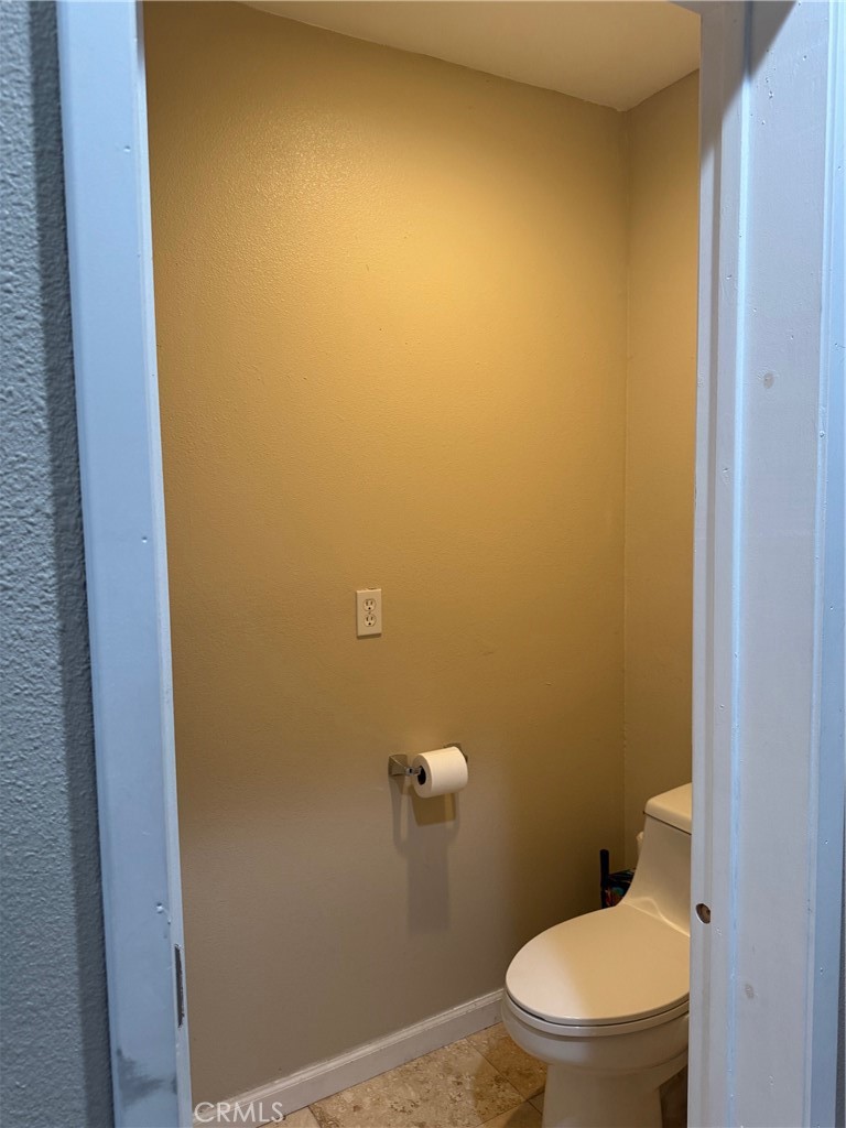 https://media.crmls.org/medias/efedf3b6-4635-43e9-8a18-bc4872b7ee61.jpg?preset=X-Large
