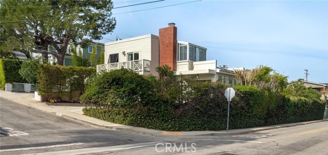 Detail Gallery Image 39 of 41 For 1659 3rd St, Manhattan Beach,  CA 90266 - 4 Beds | 3/1 Baths