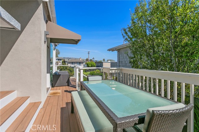 166 Fairview Street, Laguna Beach CA: https://media.crmls.org/medias/efee2acc-7b99-404a-a5c2-67359d26baa1.jpg