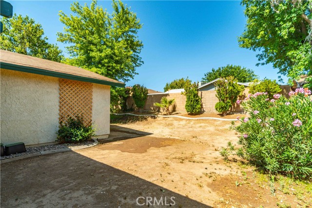 37229 Dalzell Street, Palmdale CA: https://media.crmls.org/medias/efee359f-d21a-4edd-aa11-f7ae8a50ff3f.jpg