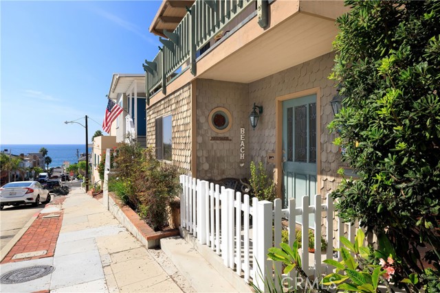 235 34th Street, Hermosa Beach, California 90254, 4 Bedrooms Bedrooms, ,3 BathroomsBathrooms,Residential,Sold,34th,SB22226722