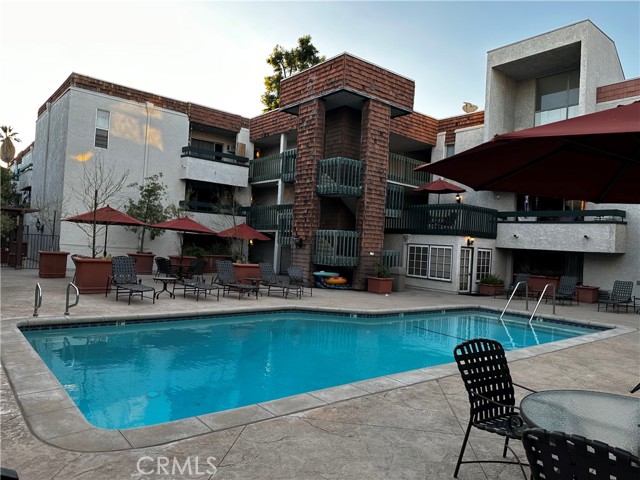 Detail Gallery Image 4 of 14 For 355 S Los Robles Ave #212 #212,  Pasadena,  CA 91101 - 2 Beds | 1 Baths