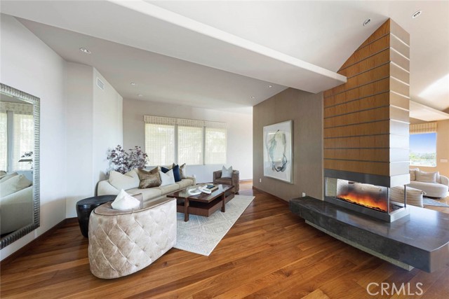 3 Harbor Ridge Drive, Newport Beach CA: https://media.crmls.org/medias/efef4520-2b2a-422b-839f-60caf77b3830.jpg