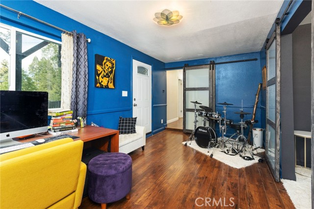 Detail Gallery Image 33 of 46 For 453 Davos, Crestline,  CA 92325 - 5 Beds | 2/1 Baths