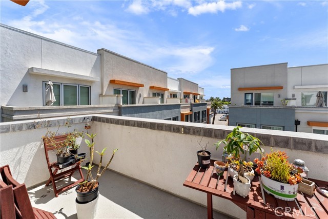 206 Alamo Court, Long Beach CA: https://media.crmls.org/medias/eff02fe3-e73f-4734-868e-d781f6f491d9.jpg