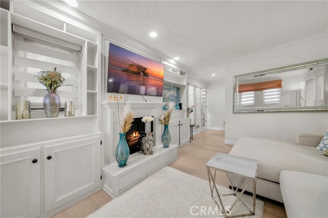 Detail Gallery Image 11 of 46 For 235 S Gale #102,  Beverly Hills,  CA 90211 - 2 Beds | 2 Baths